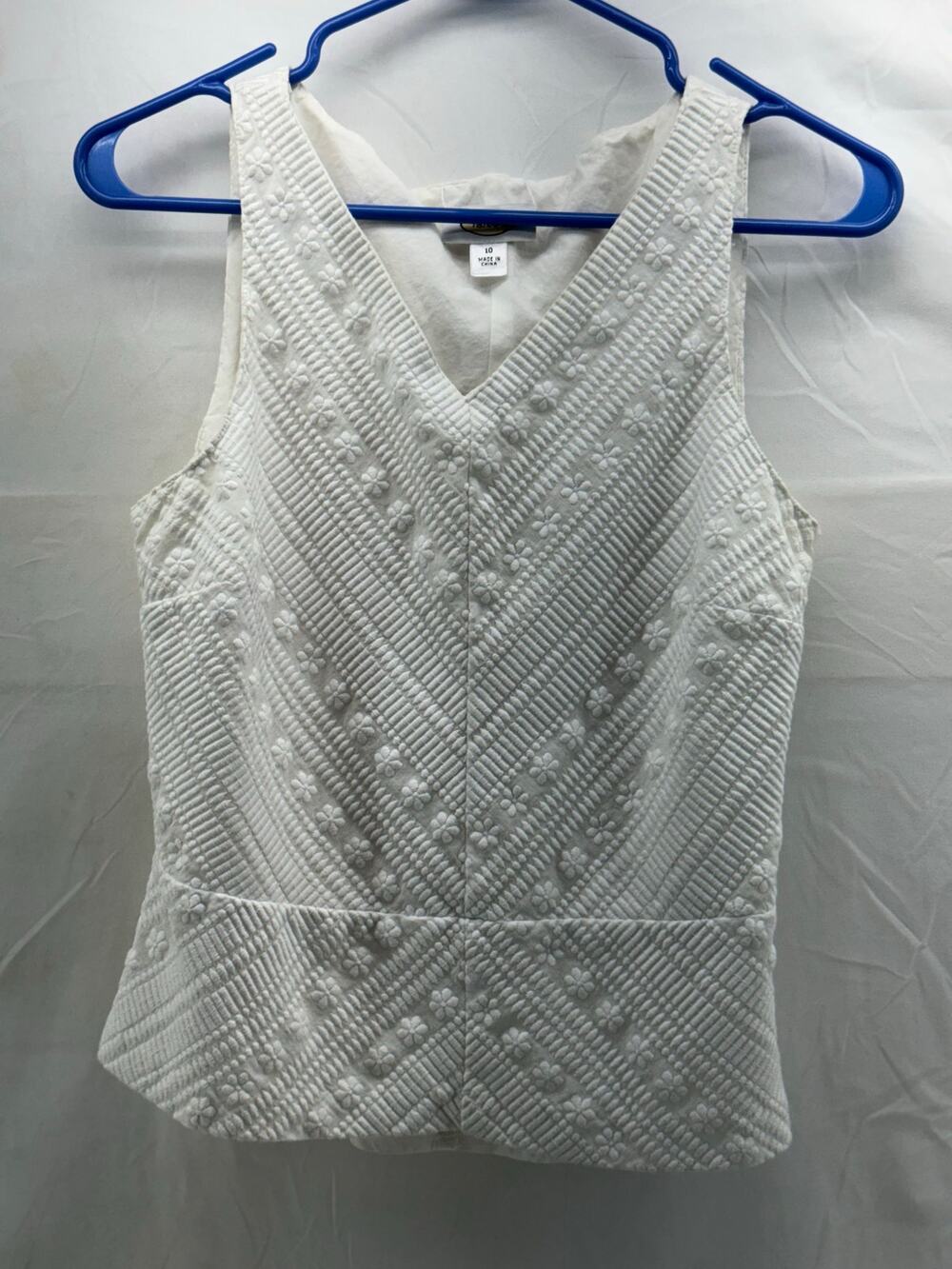 Women Talbots 10 white patterned tank blouse Feminine beach